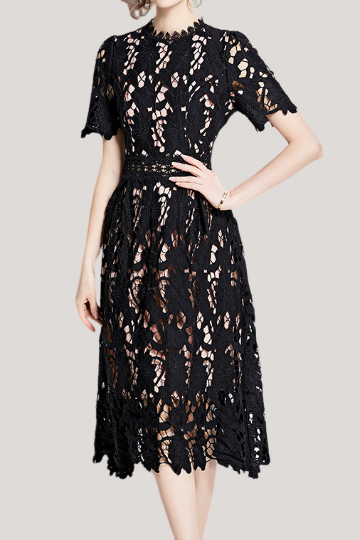 Stark besticktes, wasserlösliches Spitzenkleid in mittellanger, einfarbiger Ausführung