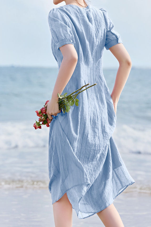 Einfarbiges, strukturiertes Kleid