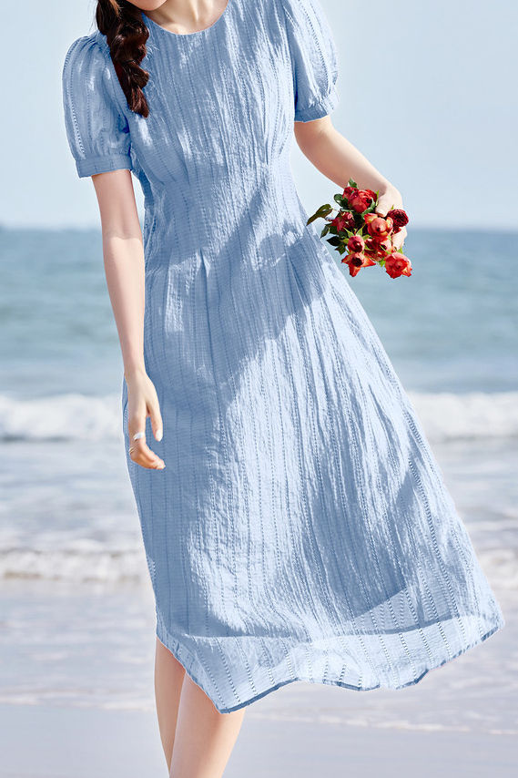 Einfarbiges, strukturiertes Kleid