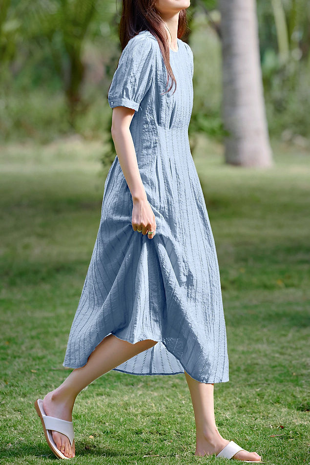 Einfarbiges, strukturiertes Kleid