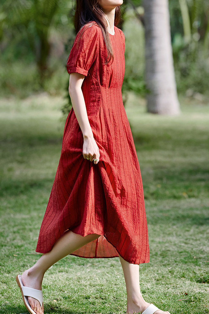 Einfarbiges, strukturiertes Kleid