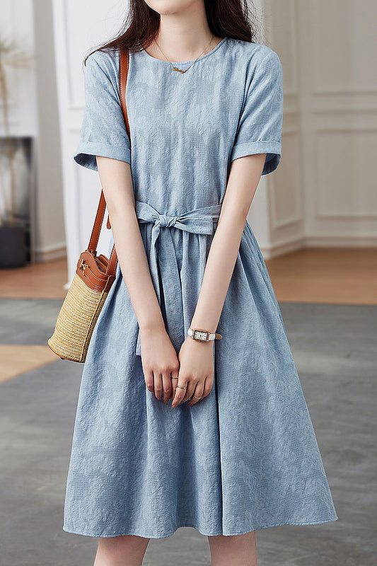 Strukturierte lässige Bindekleid