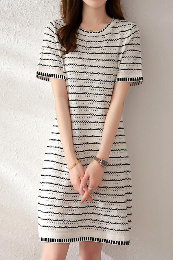 Gestreiftes Strick-A-Linien-Kleid