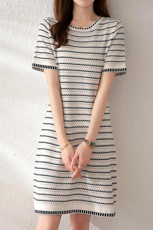 Gestreiftes Strick-A-Linien-Kleid
