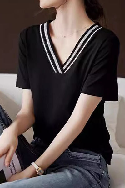 Elegantes vielseitiges T-Shirt mit gewebten Trägern