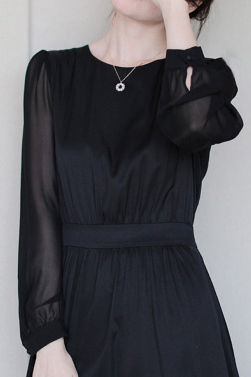 Elegantes, tailliertes A-Linien-Kleid