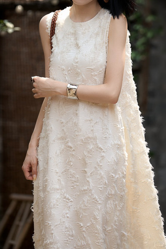 Elegantes strukturiertes ärmelloses Kleid