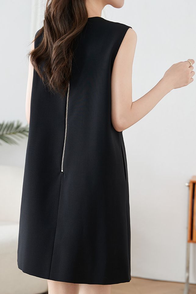 Einfaches und elegantes ärmelloses Tankkleid