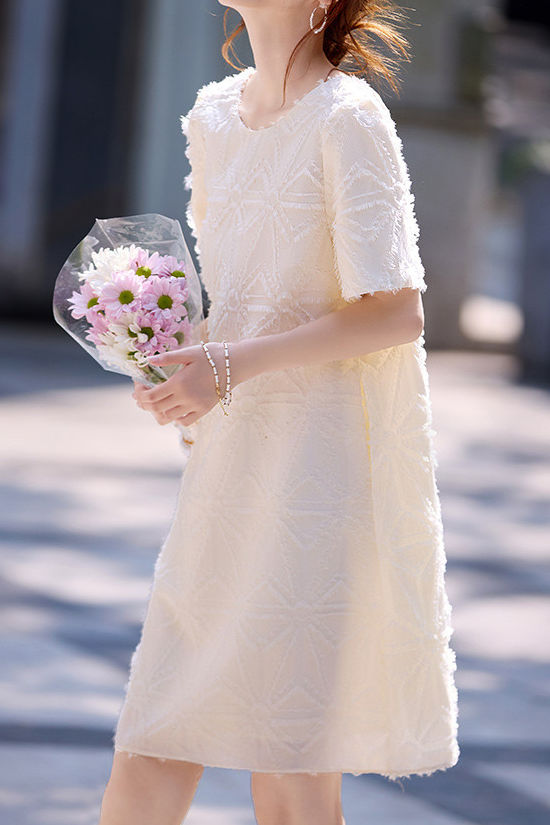 Elegantes weiches, geschorenes Texturkleid