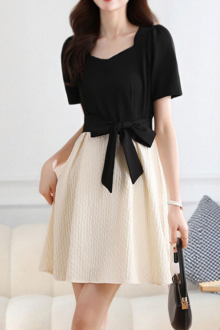 Elegantes Farbblock-Paneelkleid