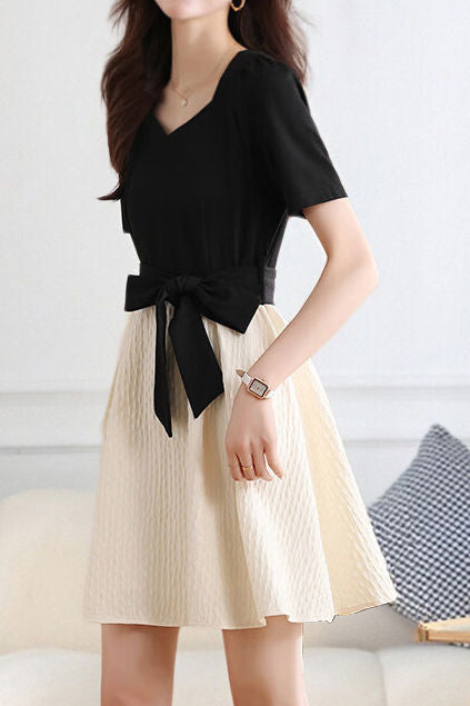 Elegantes Farbblock-Paneelkleid