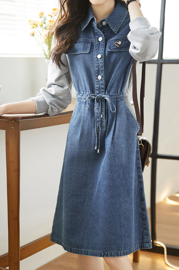 Lässiges, denim-spliced Kleid