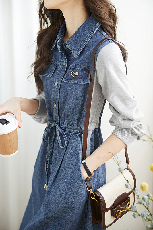 Lässiges, denim-spliced Kleid