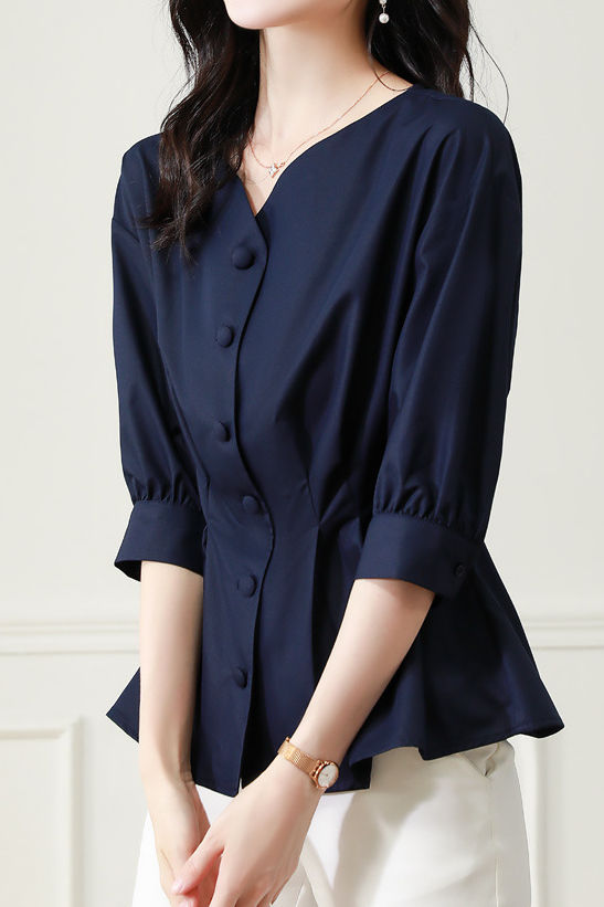 Elegantes Büro Hemd mit sieben Ärmeln und taillierendem Faltenwurf