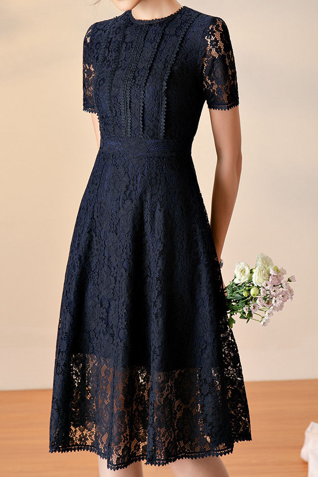 Stylisches und elegantes Spitzenkleid