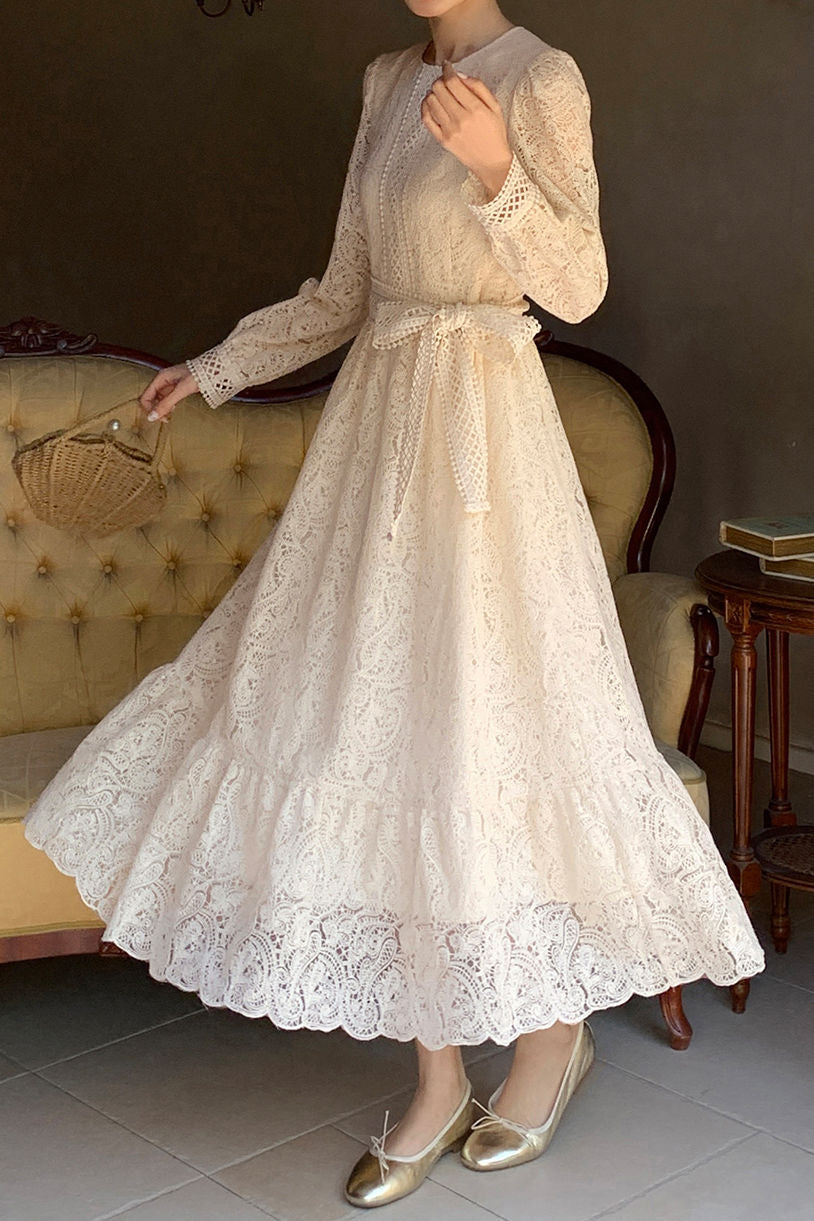 Exquisites und elegantes, hohles, besticktes Kleid