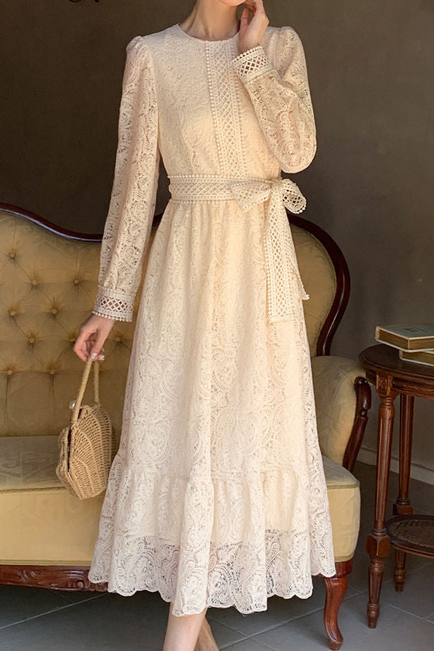 Exquisites und elegantes, hohles, besticktes Kleid