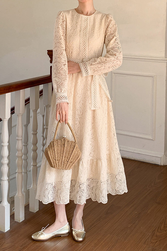 Exquisites und elegantes, hohles, besticktes Kleid