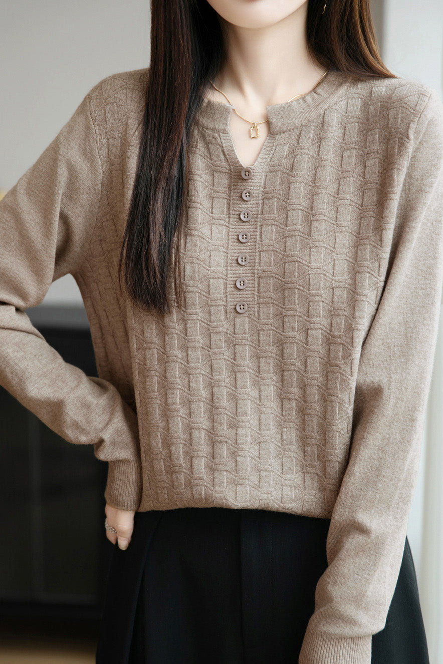 Lässiger vielseitiger V-Ausschnitt dekorativer Knopf strukturierter Langarm-Pullover