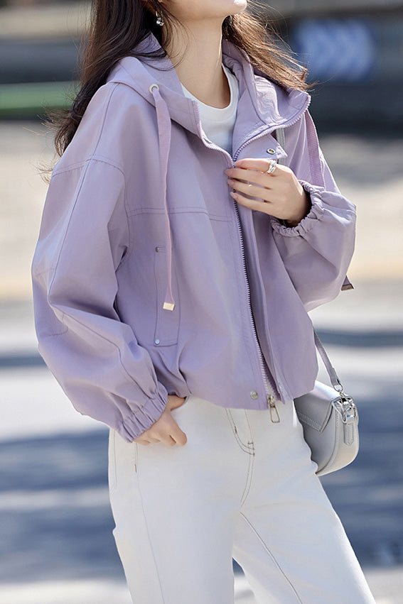 Lässiger kurzer trenchcoat mit Kapuze