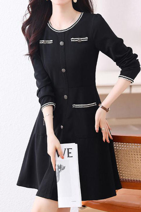 Lässiges, tailliertes Langarmkleid