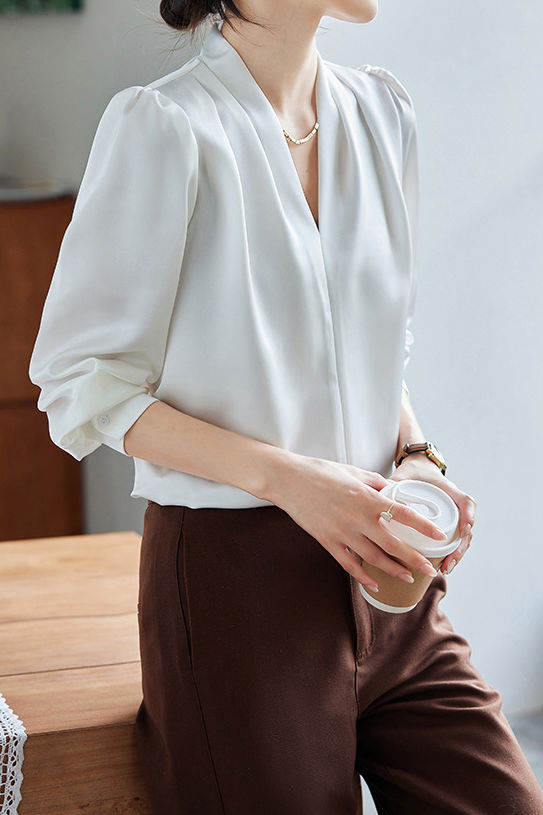 Exquisites Langarm V-Ausschnitt Satinhemd