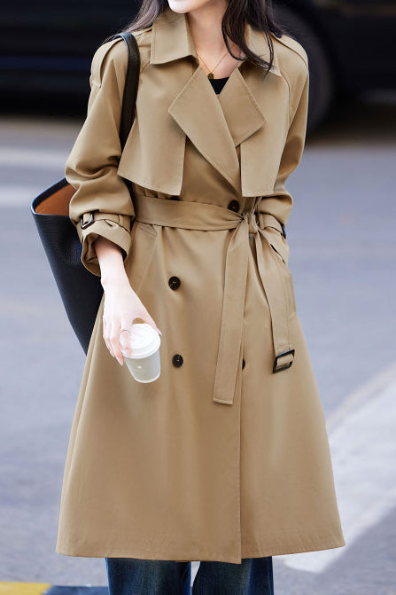 Minimalistischer stilvoller Trenchcoat