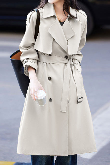 Minimalistischer stilvoller Trenchcoat