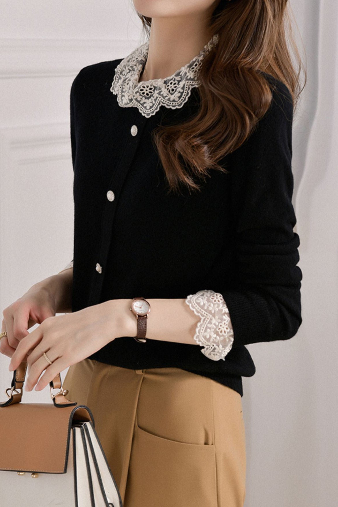 Elegantes Unterhemd mit Spitzenbesatz am Rundhalsausschnitt