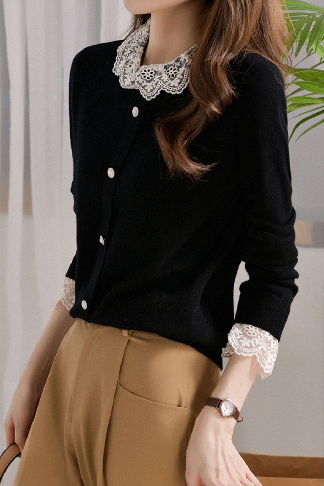 Elegantes Unterhemd mit Spitzenbesatz am Rundhalsausschnitt