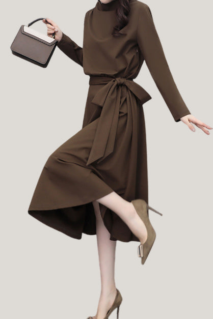 Elegantes Strickkleid mit Mock Neck und taillierter A-Linie