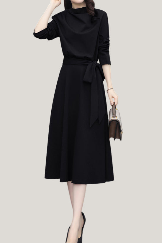 Elegantes Strickkleid mit Mock Neck und taillierter A-Linie