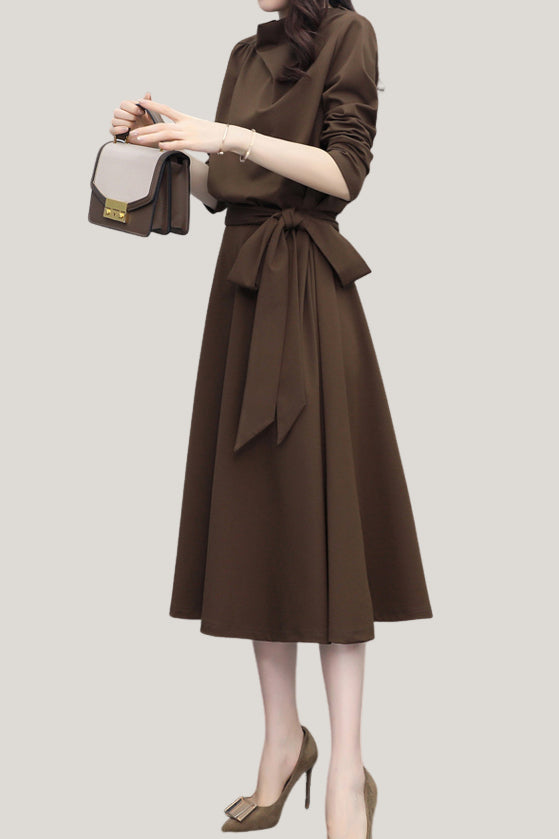 Elegantes Strickkleid mit Mock Neck und taillierter A-Linie