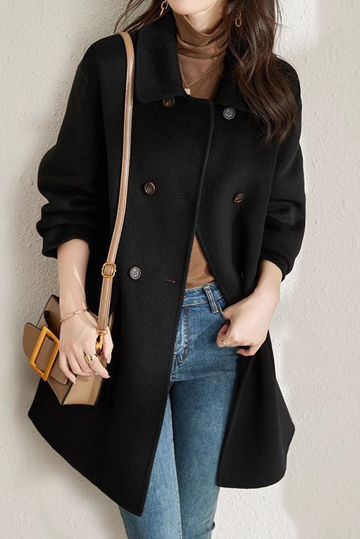 Lässiger vielseitiger mittellanger Wollmantel mit Revers
