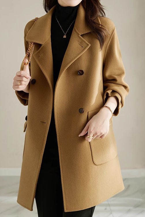 Lässiger vielseitiger mittellanger Wollmantel mit Revers