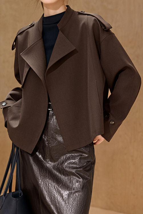 Lässiger vielseitiger Kurztrenchcoat mit Revers