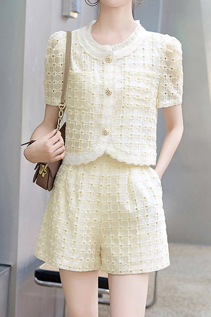 Rundhals Kurzarm Loch-Top und Shorts Zweiteiler