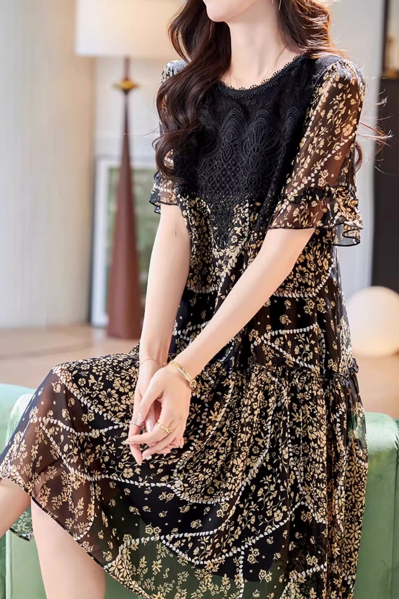 Rundhals-Spitzenpaneel bedrucktes Kurzarmkleid