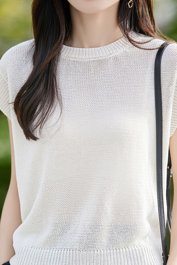 Lässiges Strickoberteil mit schwingenden Ärmeln