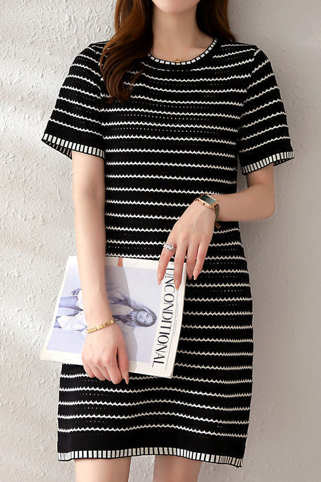 Gestreiftes Strick-A-Linien-Kleid