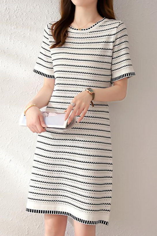 Gestreiftes Strick-A-Linien-Kleid