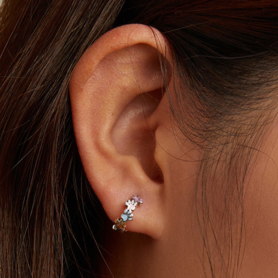 Bunte Pfoten Ohrringe aus Sterlingsilber