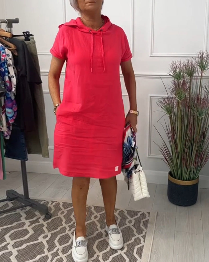 Lässiges Kleid mit Kapuze und kurzen Ärmeln