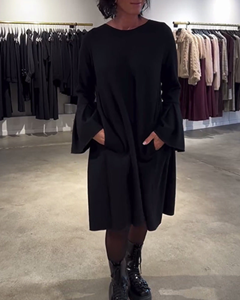 Einfarbiges Kleid mit Ausgestellten Ärmeln und Raffung