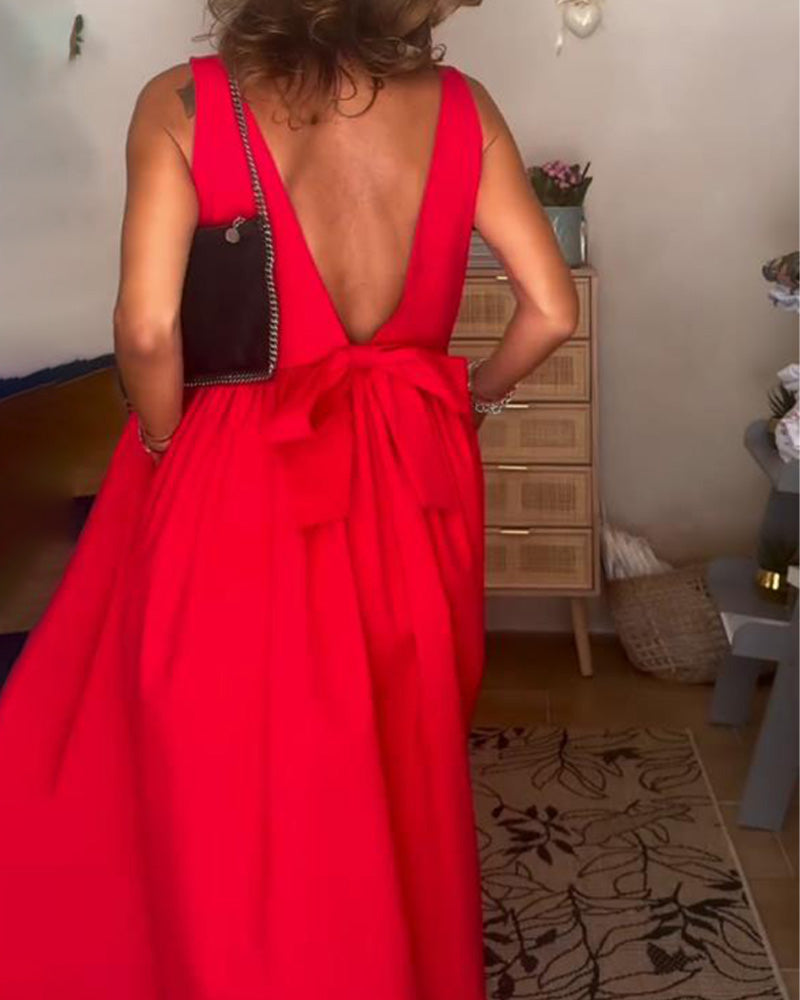 Rückenfreies Kleid mit Fliege