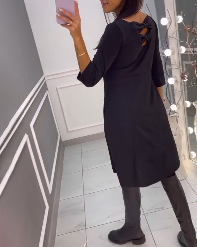 Einfarbiges Kleid mit Schleife am Rücken