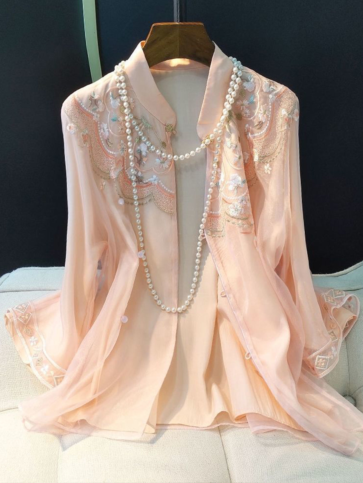 Elegantes Lotus-Pink Floral Stickerei Mock Neck Fog Knopf 3/4 Ärmel Lockeres Shirt