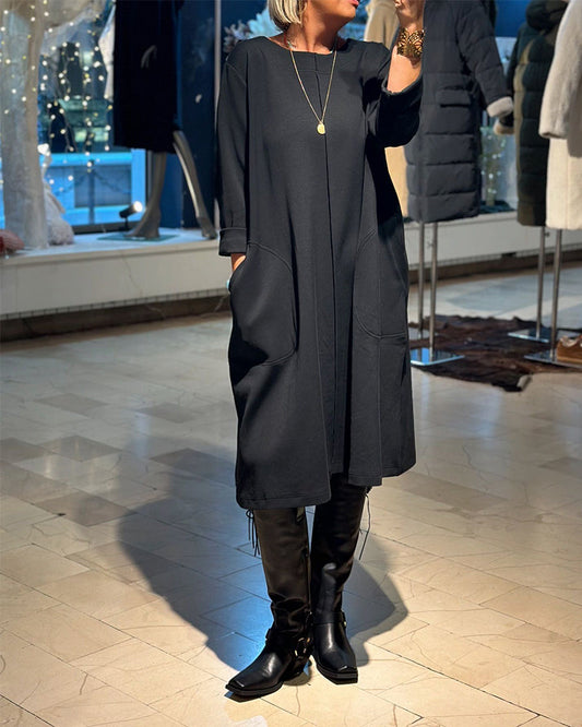 Lässiges, einfarbiges Kleid mit Rundhalsausschnitt und Tasche
