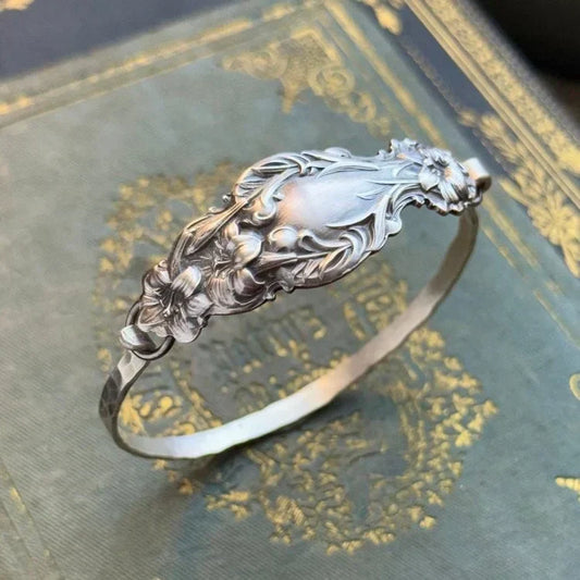 FloraCharm – Oldtimer Armband Aus Silber Mit Blumengravur