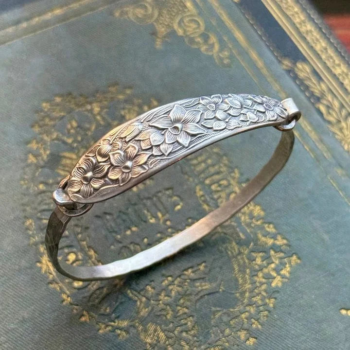 FloraCharm – Oldtimer Armband Aus Silber Mit Blumengravur